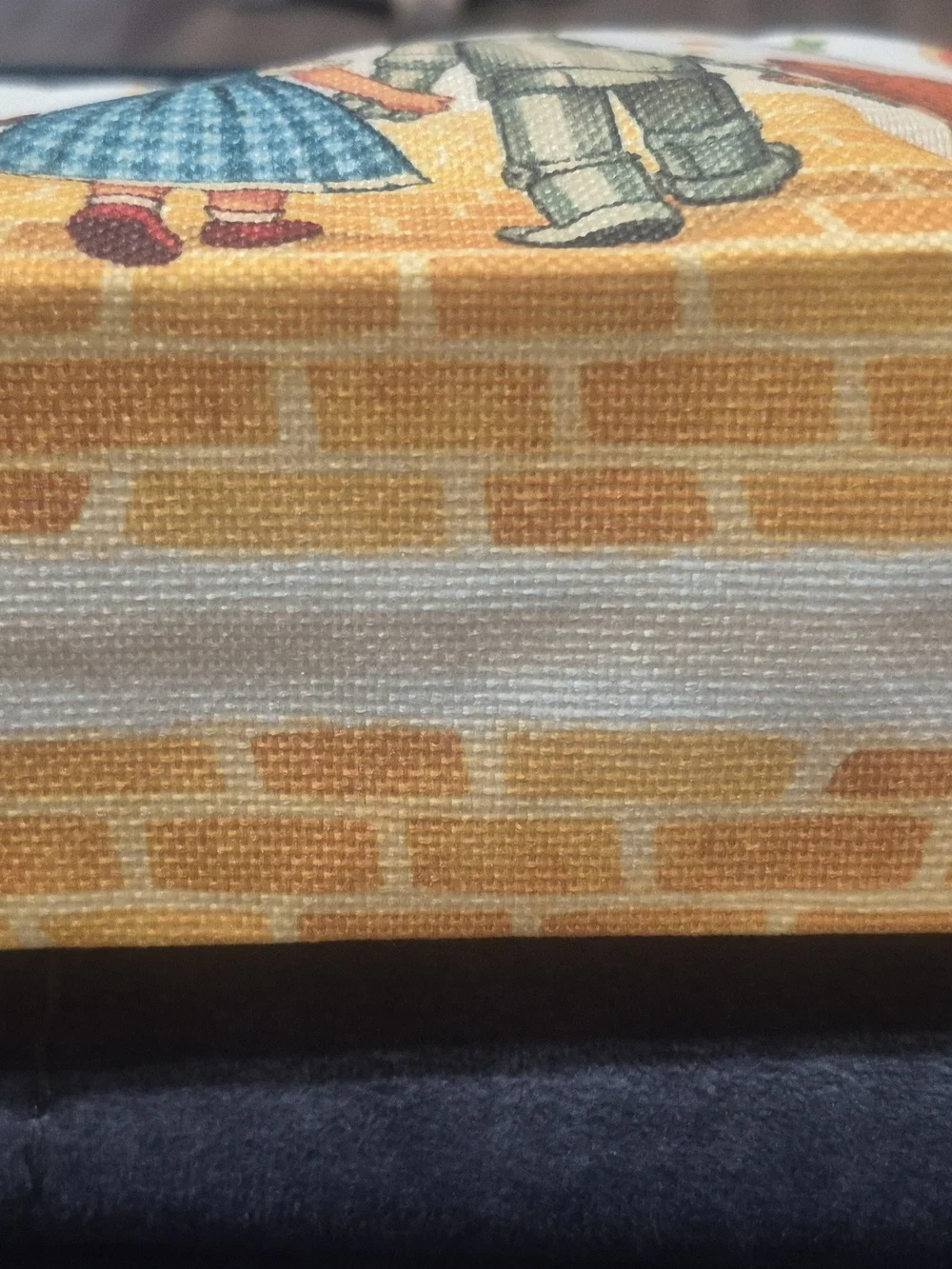 Wizard of Oz Scarecrow Dorothy Tin man lion Yellow Brick Road Cosmetic Bag New